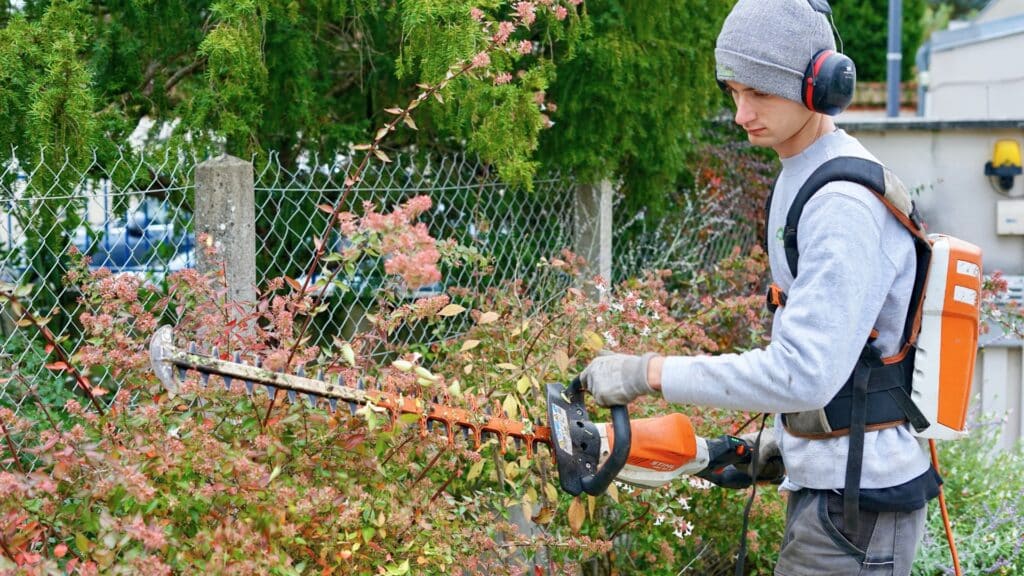 Goueffon Services : des paysagistes professionnels pour entretenir votre jardin