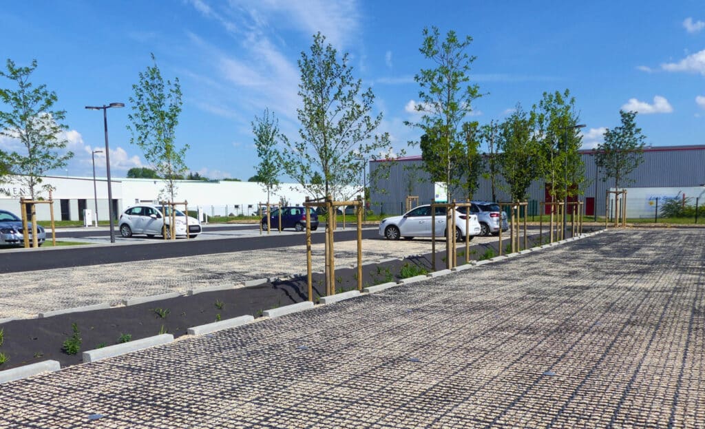 L'aménagement paysager de parking par des paysagistes professionnels
