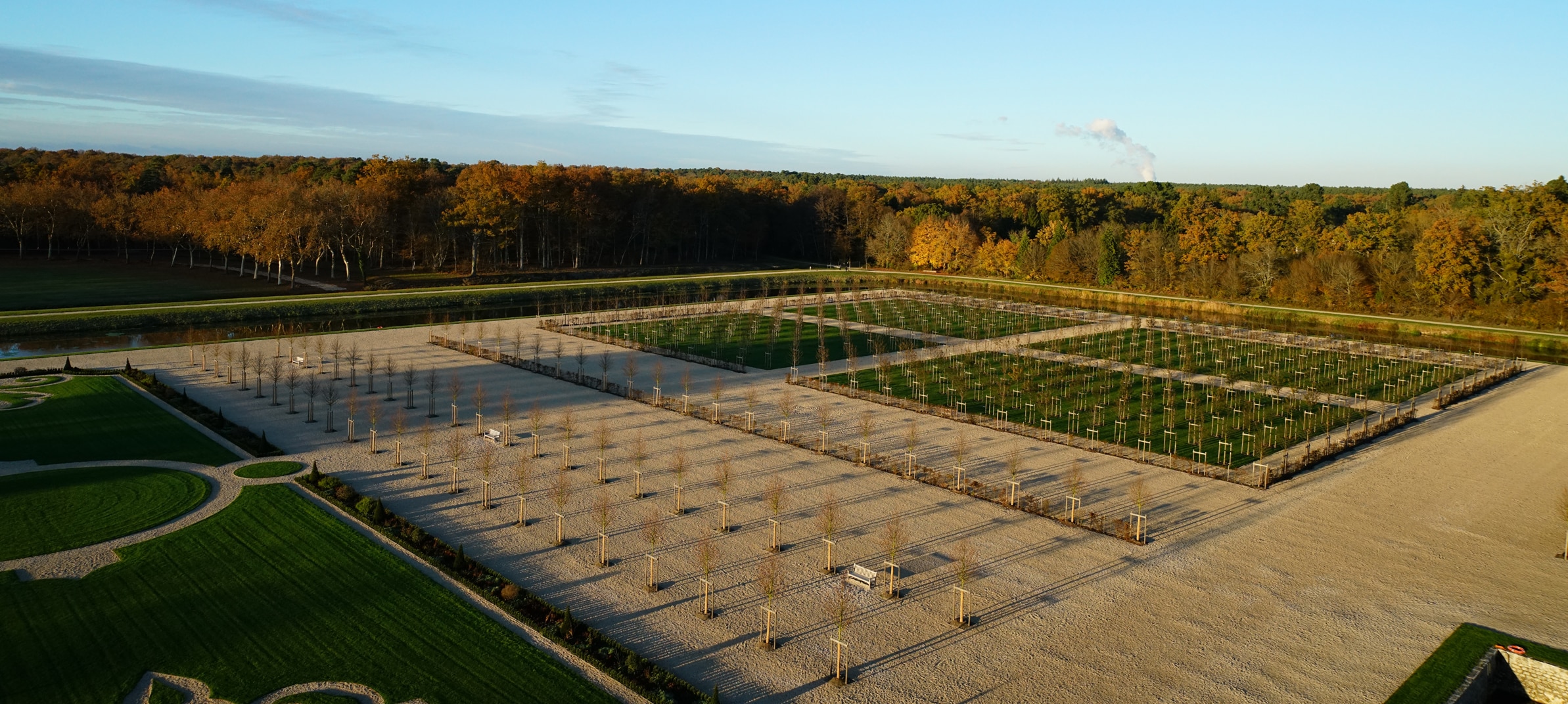 Plantation d'arbres pour la restauration des Jardins à la Française du château de Chambord