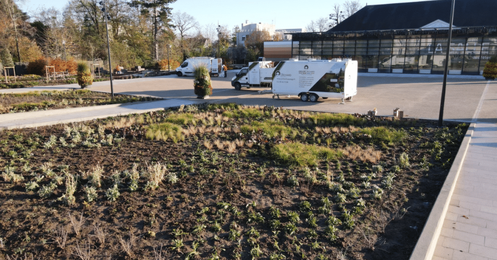 Les travaux d'aménagement paysager de l'Esplanade de Gaulle par les paysagistes du Groupe J.Richard à Orléans